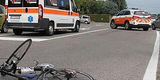 Paestum, noto pittore di Salerno investito e ucciso da un’auto: l’uomo era in bici. Alla guida donna di Eboli