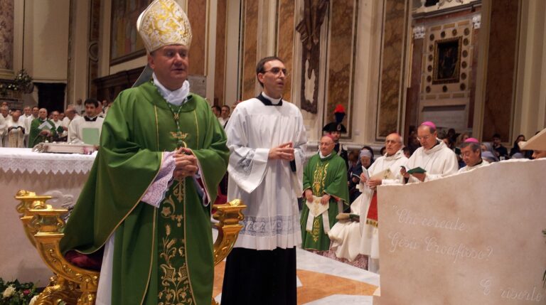 Vescovo di Acerra: “Disegno diabolico per trasformare area tra Napoli e Caserta nel Polo dei rifiuti della Campania”