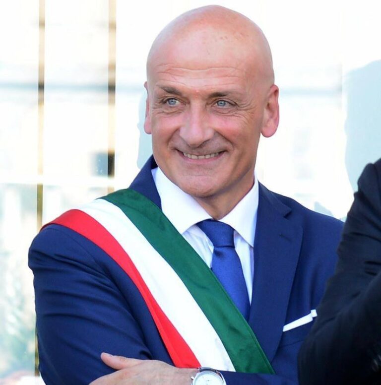 Stagista positivo al Covid, chiusa la sede centrale di comune di Pozzuoli
