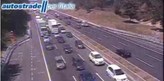 Morti nonno e nipote sulla A1, il cordoglio del Consiglio comunale di Angri con un minuto di silenzio