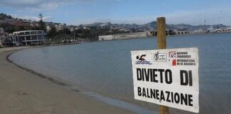 Mare campano, ecco i dati di Legambiente: su 31 punti monitorati quasi metà non balneabili
