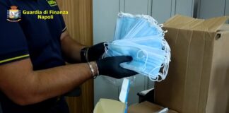 Guardia di Finanza in azione a Napoli, sequestrate 73mila mascherine protettive