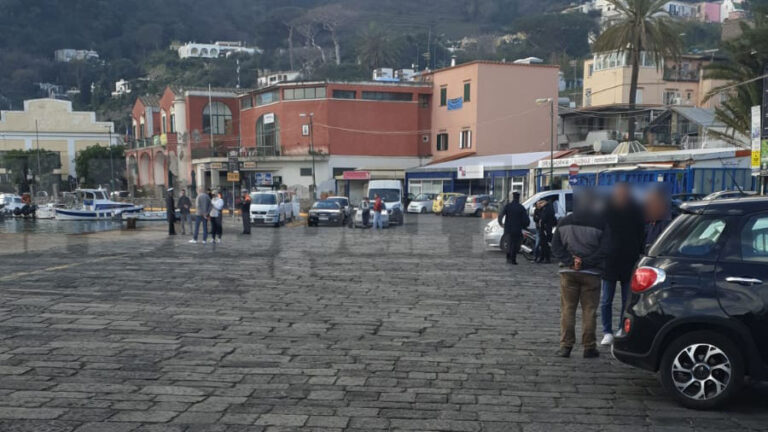 Donna con febbre alta ricoverata in ospedale, tutti sotto controllo i passeggeri di una nave per Ischia