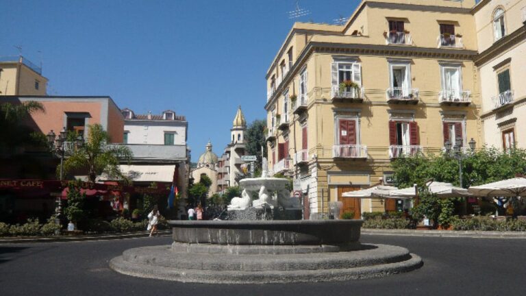 Malfunzionamento del depuratore di Vico Equense, Piazzetta Seiano invasa dai liquami