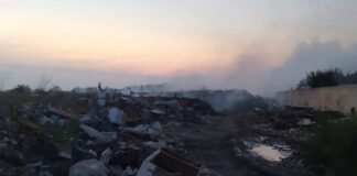 Disastroso rogo tra Carinaro e Teverola, distrutto un deposito di auto