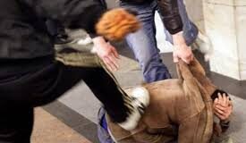 Raid omofobo in piazza Bellini a Napoli, feriti giovani omosessuali aggrediti da 10 persone