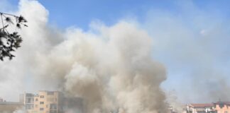 Cesa, incendio nell’ex campo del parroco. Il sindaco Guida: “Dietro c’è la mano di qualcuno”