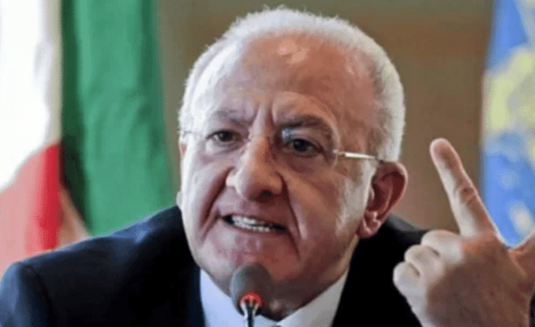 Covid, De Luca: “Per i campani prova di responsabilità, con le mascherine si risolve il 90% dei problemi”