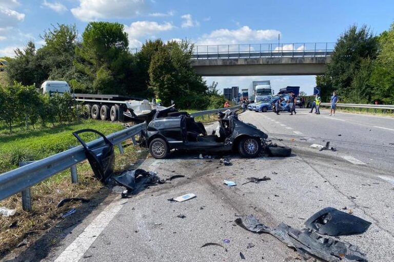 Tragico impatto tra una Lancia Y ed un Tir in provincia di Brescia, perde la vita 25enne di Caserta