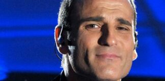 Momenti di tensione sull’aliscafo per Napoli, Sal Da Vinci colpito da un pugno in volto