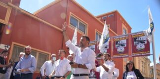 Salvini: cinque minuti e poi… Breve comizio a Torre del Greco, tra contestazioni e lancio di qualche pomodoro