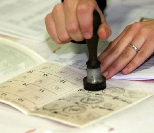 Tutti i risultati dei comuni della provincia di Napoli: a Lacco Ameno Pasquale e De Siano chiudono in parità, a Terzigno Ranieri si ferma al 49,26%