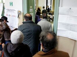 Tante le rinunce dei presidenti di seggio, elettori in coda negli 85 comuni che rieleggono anche il Consiglio Comunale