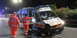 Tragico incidente alle prime luci dell’alba a Napoli, uomo travolto ed ucciso da un’auto
