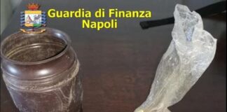 Munizioni e caricatore sequestrati dalla guardia di finanza: erano nascosti in un barattolo del caffè