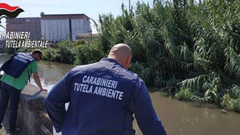 Scarichi abusivi nel fiume Sarno, sigilli dei carabinieri a quattro aziende