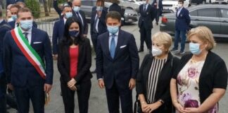 Il presidente Conte e la ministra Azzolina in visita alla scuola Gesuè di San Felice. E sullo stato di emergenza: “Si va verso la proroga fino al 31 di gennaio”