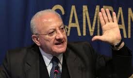 De Luca tuona: “Il Covid avanza ma forze dell’ordine scomparse. Il Ministero dell’Interno dov’è?”