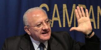 Misure anticovid, l’ultima stretta di De Luca: nei ristoranti ingresso fino alle 23, dalla stessa ora chiusi bar e gelaterie