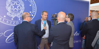 Il sindaco di Napoli De Magistris riconfermato alla vice presidenza dell’Anci