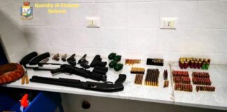 Lotta senza tregua agli spacciatori, in azione carabinieri e finanzieri: 13 arresti nel napoletano, 9 in provincia di Salerno. Fermati anche dei trafficanti d’armi