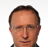 E Bonavitacola attacca duramente De Magistris: “Un parolaio che non passa mai ai fatti…”