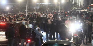 Ancora proteste a Napoli, migliaia di cittadini in corteo dal Vomero a Piazza Medaglie D’Oro