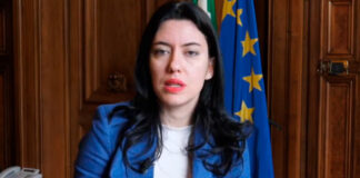 Covid, scuole chiuse in Campania. Azzolina attacca ancora De Luca: “Lede il diritto all’istruzione, torni sui suoi passi”