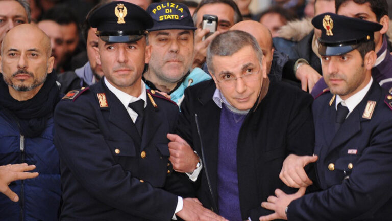 Minacce al direttore del carcere, il boss Michele Zagaria condannato a 3 anni e 9 mesi