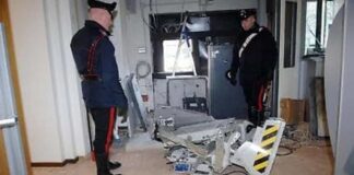 Banditi in azione alla Credit Agricole di Macerata: bancomat portato via