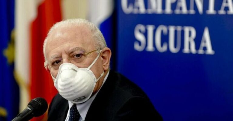 De Luca avverte: “In Campania obbligo delle mascherine almeno fino a fine marzo”