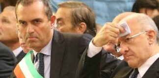 Covid, notti insonni per un tampone. E mentre crescono i positivi, oltre 700 anche oggi, è scontro tra De Magistris e De Luca