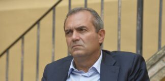 Il sindaco di Napoli: “Una notte buia, ma quando la storia bussa la città sa dove andare”
