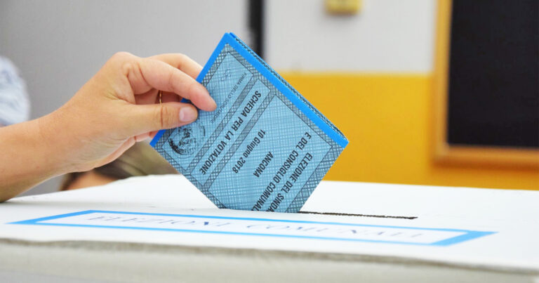 Ballottaggi: ecco tutti i nuovi sindaci dei nove comuni della provincia di Napoli al ballottaggio. A Casavatore Marino vince di un soffio