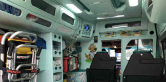 Momenti di tensione al Cotugno di Napoli, ambulanze in fila con pazienti Covid a bordo