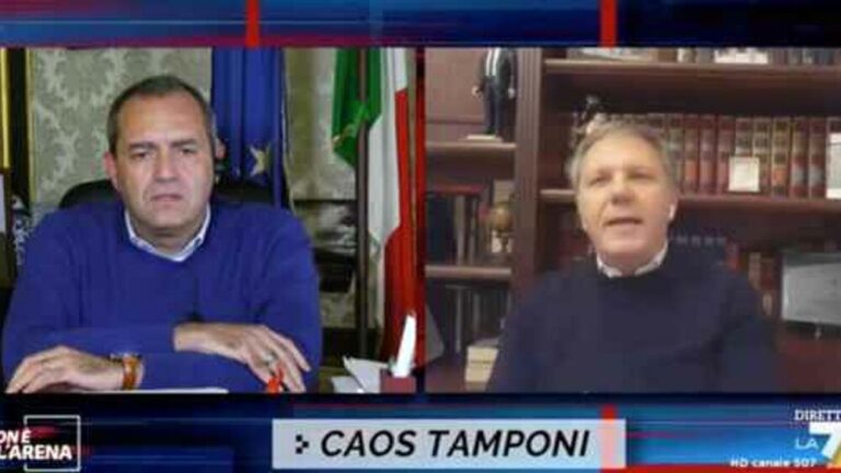 In televisione va in onda lo scontro tra D’Amore e De Magistris. Il direttore Asl: “Noi disorganizzati? Venga lei! Il sindaco: “Lo farei meglio!”