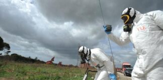 Casal di Principe, rifiuti tossici interrati dal clan sotto lo stadio. L’Arpac: “Falda acquifera contaminata”