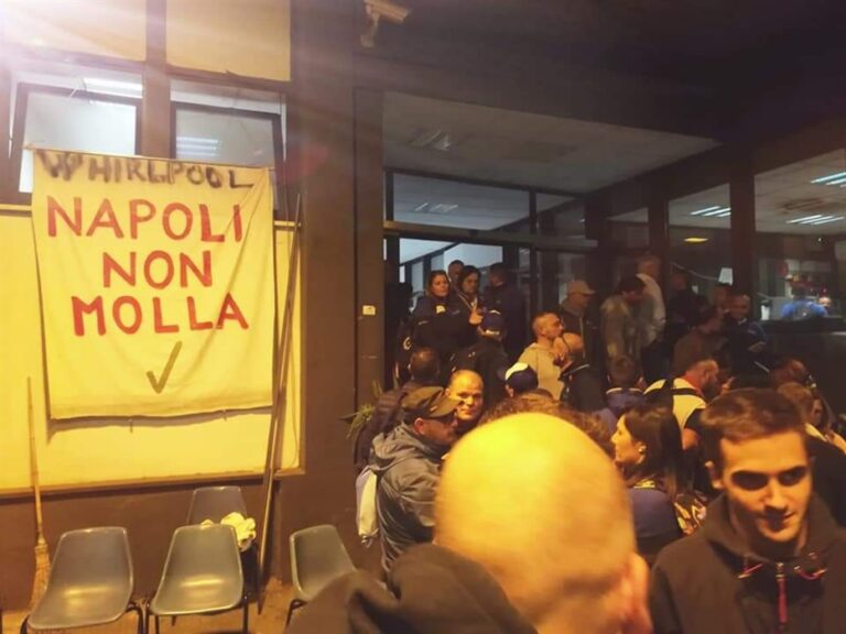 L’ora più buia: mezzanotte fatale per più di 400 lavoratori della Whirlpool. Politica sconfitta!