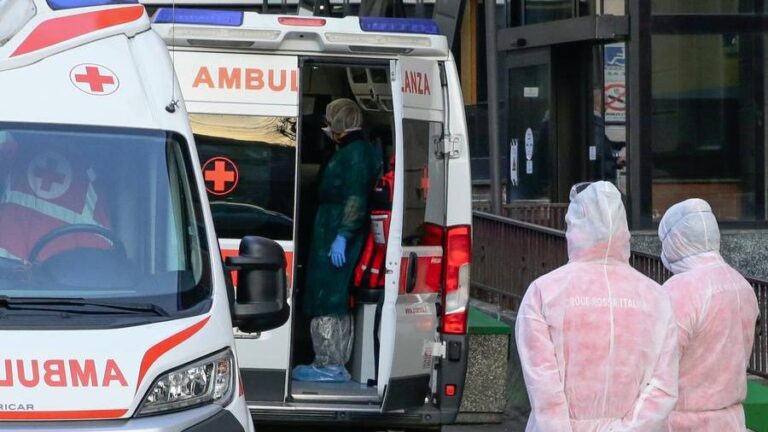Giallo al Cardarelli, una mamma accusa: “Mia figlia legata al letto”. Dal nosocomio arrivano smentite!