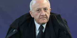 De Luca: “Per la Campania battaglia di libertà. Chi vuole sostenerci lo faccia, chi no vada al diavolo”. Poi attacca il Governo