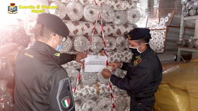 Prodotti con marchi contraffatti: tre denunciati tra Ottaviano e San Giuseppe