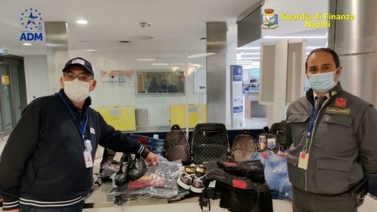 Prodotti abilmente contraffatti provenienti da Istanbul, sequestrati all’aeroporto di Capodichino