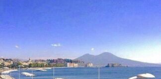 Lungomare di Napoli, polemica sui gazebo: è caos