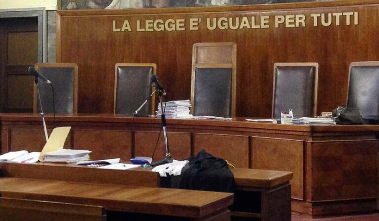 Omicidi Farina/Russo, condanna all’ergastolo per il boss Mimì Belforte, assolti Buonanno e Napolitano
