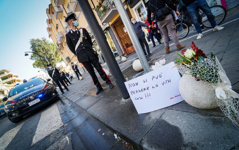 Casalnuovo, si è costituito l’assassino del 19enne accoltellato su Corso Umberto I