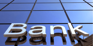 Tramite sms svuotavano il conto corrente dei malcapitati: quattro persone arrestate