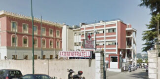 Napoli, prende a calci un’infermiera al Fatebenefratelli: denunciata 50enne