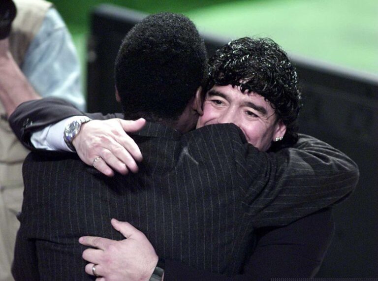 Il commento dei grandi arriva tramite i social. Pelé: “Un giorno giocheremo a calcio insieme in cielo”. Bianchi: “Non ho parole…”