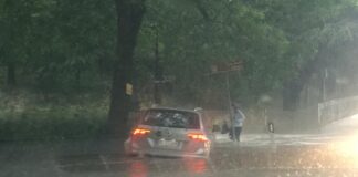 Maltempo: danni a Napoli e nel salento, nel casertano autista salva famiglia