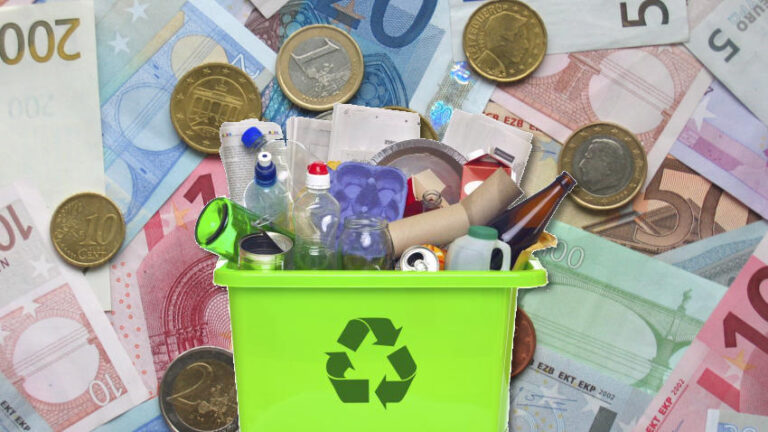 Rifiuti ma quanto ci costate! In Campania la tariffa più alta a famiglia: 419 euro